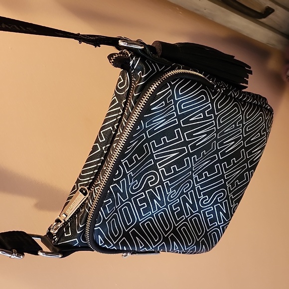 Steve Madden Crossbody Bag - Picture 3 of 12